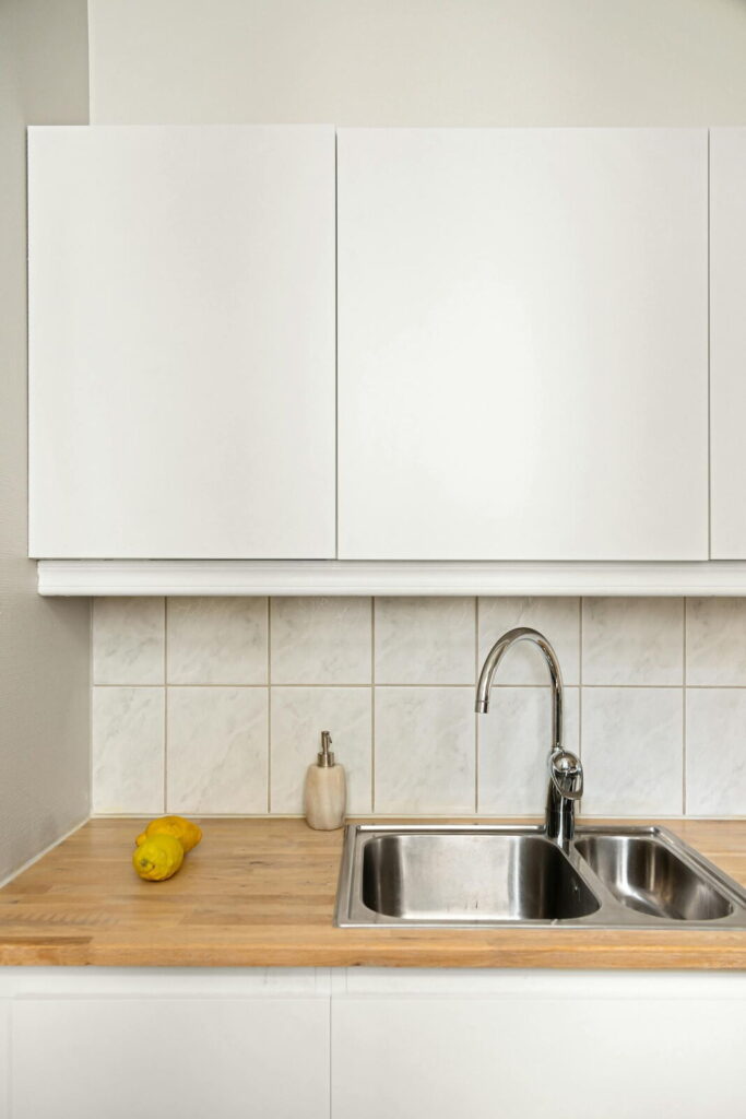 Cocina moderna pintada con pintura lavable resistente