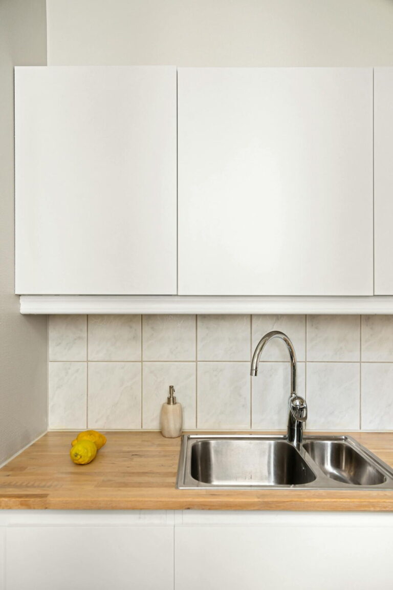 Cocina moderna pintada con pintura lavable resistente