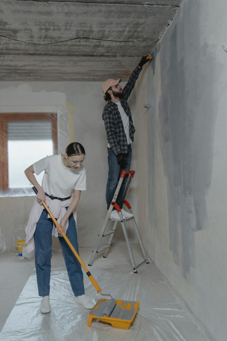Reforma integral de vivienda con pintura de paredes y techos